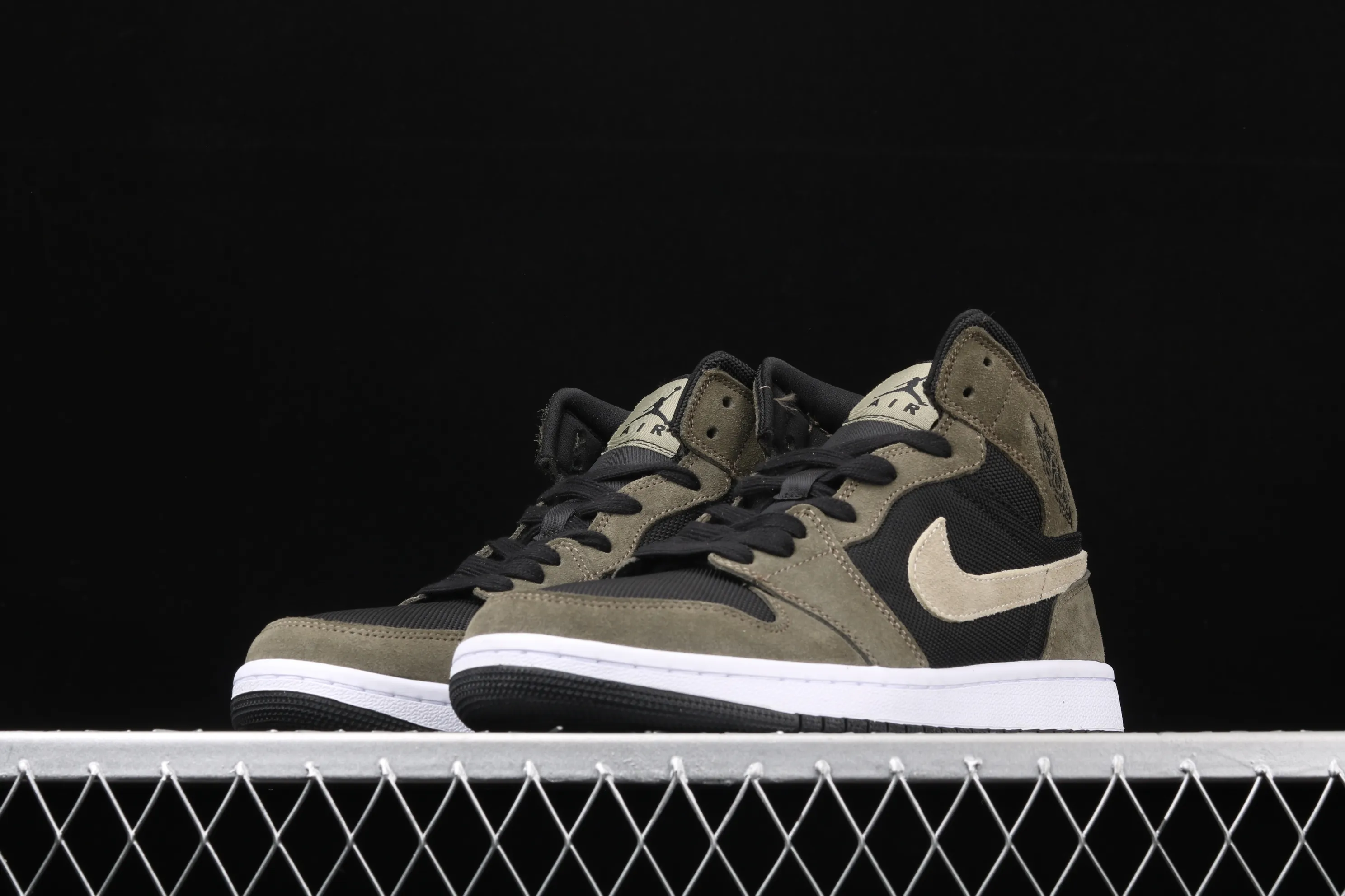 All categories Air Jordan Jordan series basketball shoes Air Jordan 1 Mid Air Jordan 1 Mid AJ1 Joe 1 mid-top series military green color BQ6472-030